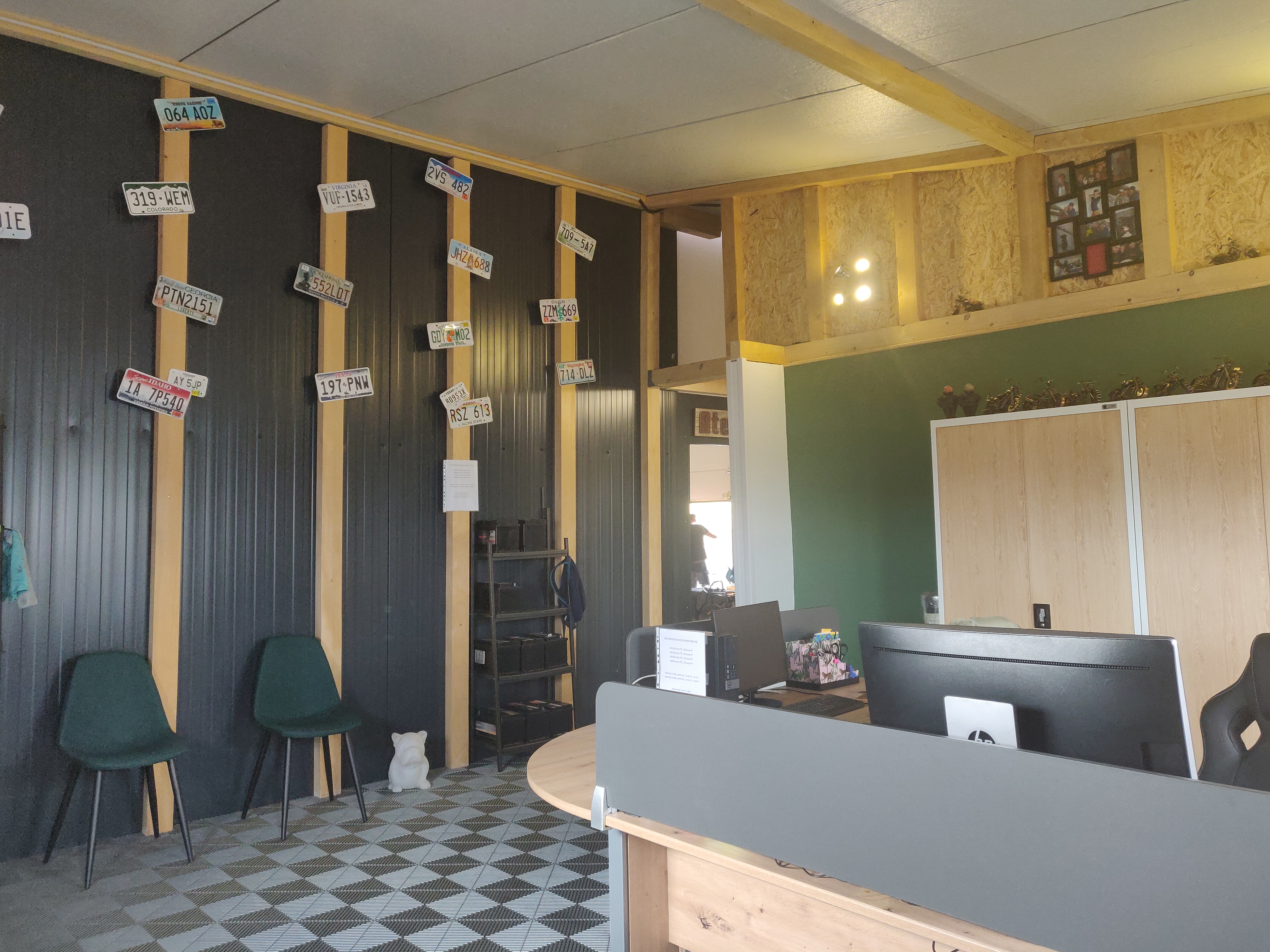 bureau 1.jpg (4.92 MB)