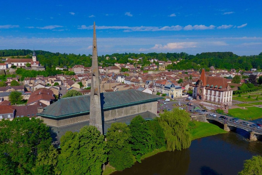 Lorraine : Un homme meurt écrasé par sa compagne et son amant – Radio Studio 1