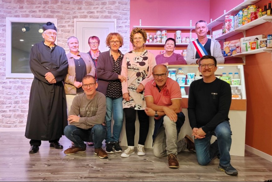 Bettviller : La Troupe Théâtrale vous présente sa nouvelle pièce « Die Epicerie Im Mide Doaf » - Radio Studio 1